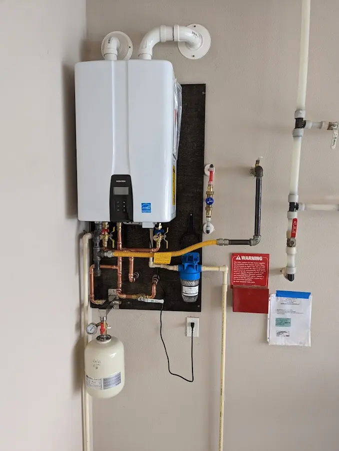 Professional plumber installing copper piping in a Acworth home